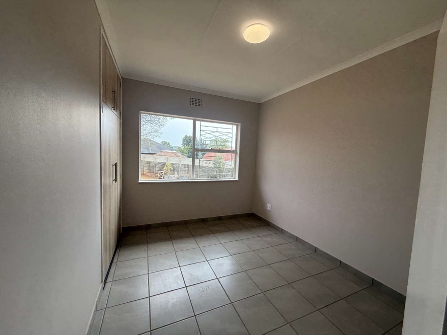 To Let 3 Bedroom Property for Rent in Wilro Park Gauteng