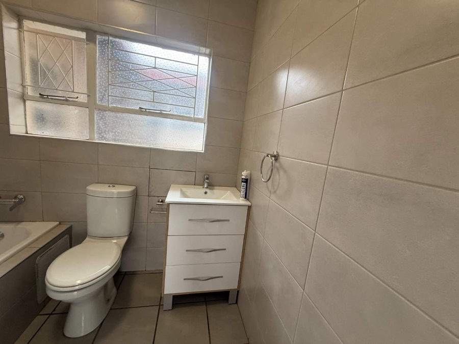 To Let 3 Bedroom Property for Rent in Wilro Park Gauteng