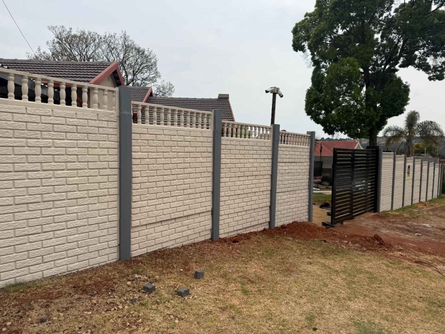To Let 3 Bedroom Property for Rent in Wilro Park Gauteng