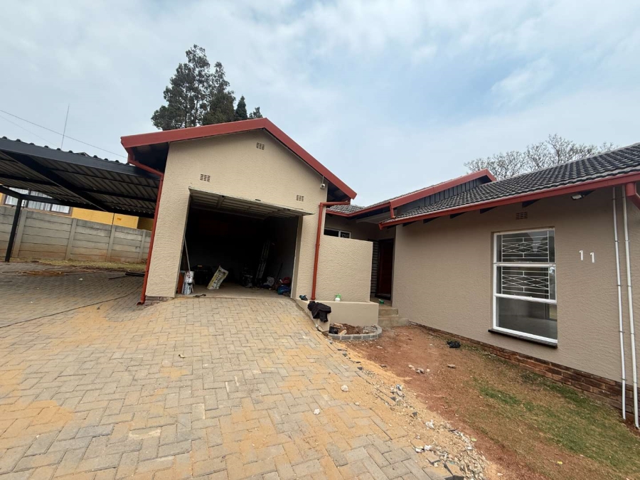 To Let 3 Bedroom Property for Rent in Wilro Park Gauteng