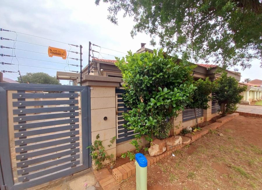 3 Bedroom Property for Sale in Elandspoort Gauteng