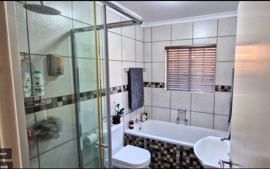 2 Bedroom Property for Sale in Radiokop Gauteng