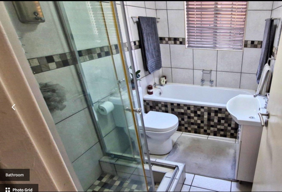 2 Bedroom Property for Sale in Radiokop Gauteng