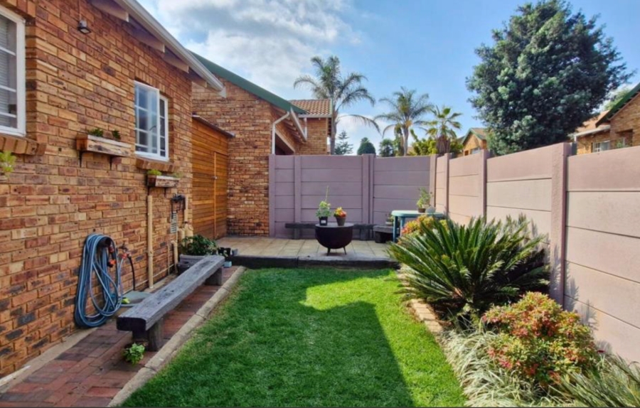 2 Bedroom Property for Sale in Radiokop Gauteng