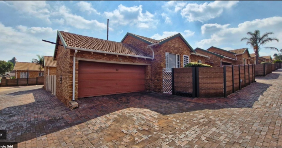 2 Bedroom Property for Sale in Radiokop Gauteng