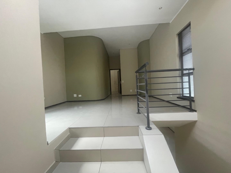 To Let 2 Bedroom Property for Rent in Melrose North Gauteng