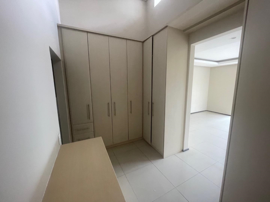 To Let 2 Bedroom Property for Rent in Melrose North Gauteng