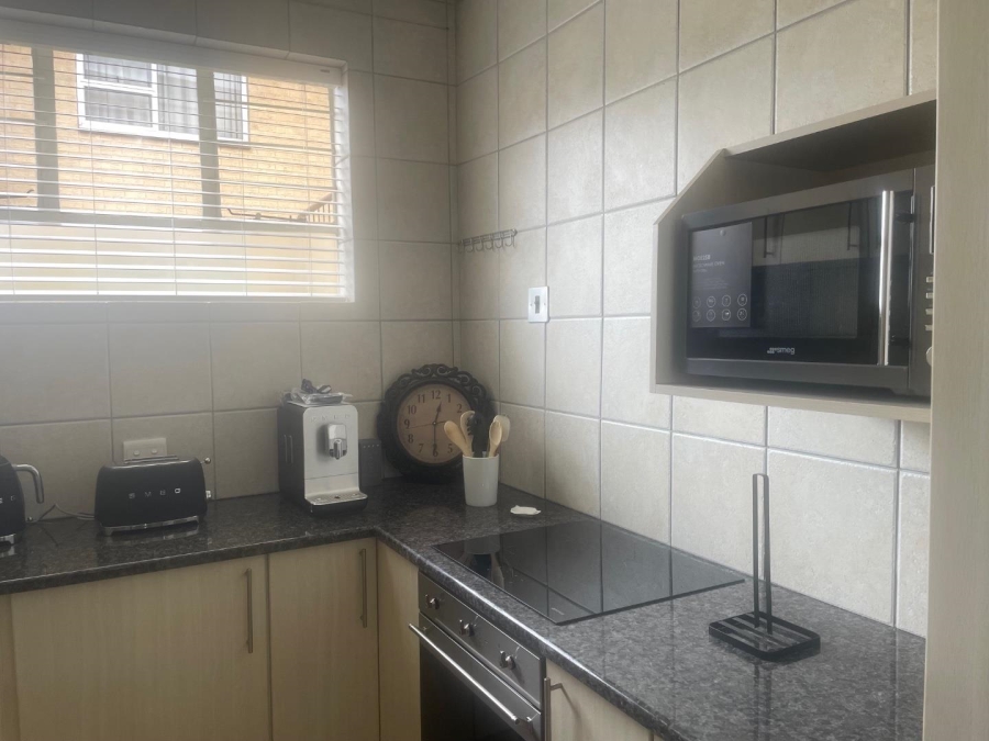 To Let 2 Bedroom Property for Rent in Illovo Gauteng
