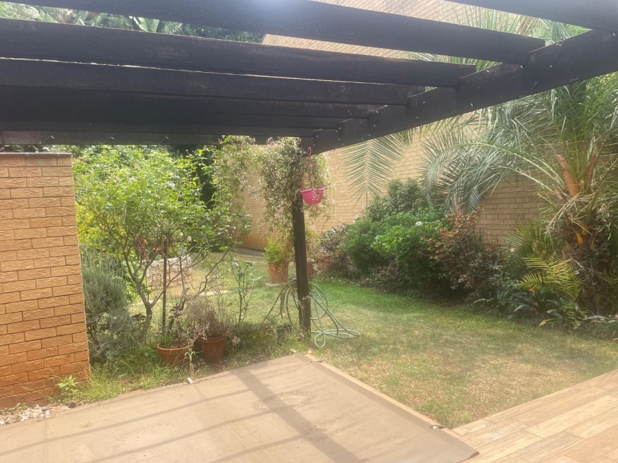 To Let 2 Bedroom Property for Rent in Illovo Gauteng