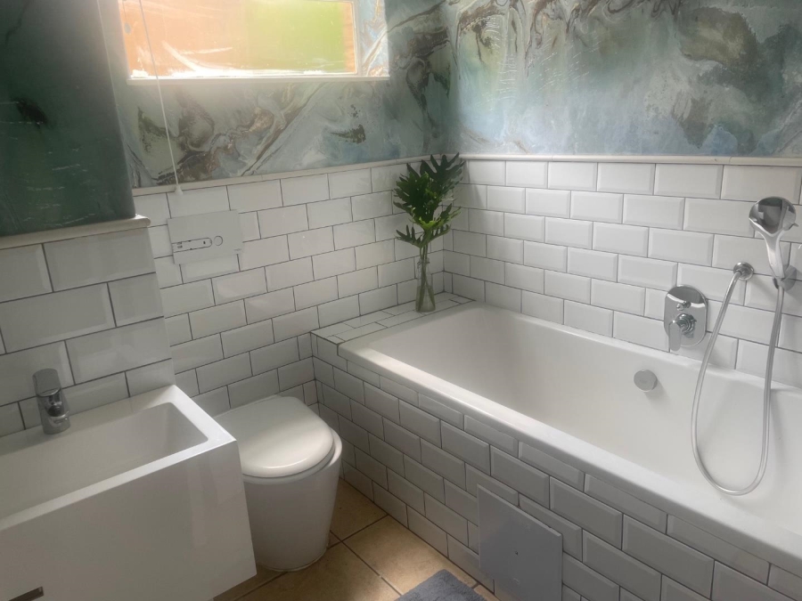 To Let 2 Bedroom Property for Rent in Illovo Gauteng