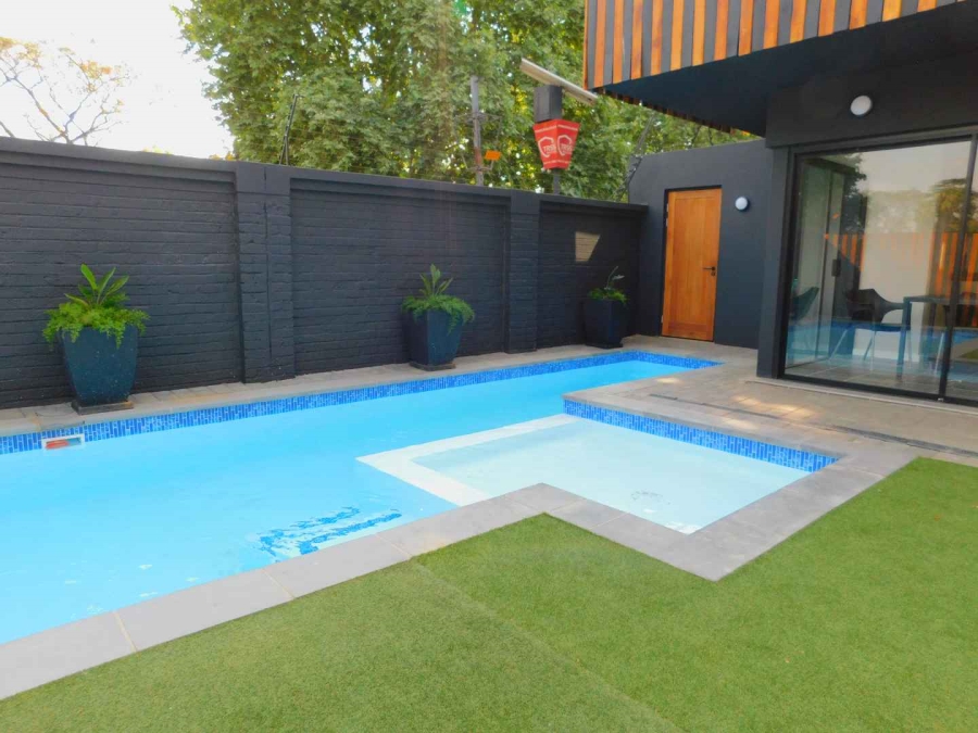 1 Bedroom Property for Sale in Bryanston Gauteng
