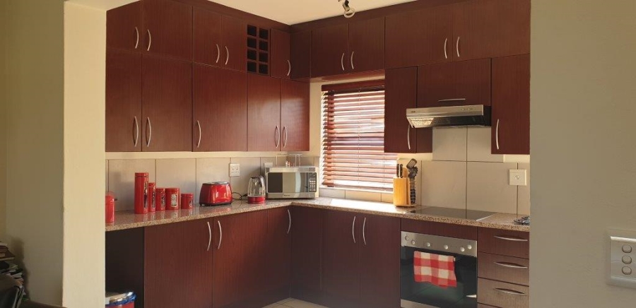 To Let 2 Bedroom Property for Rent in Jackal Creek Golf Estate Gauteng