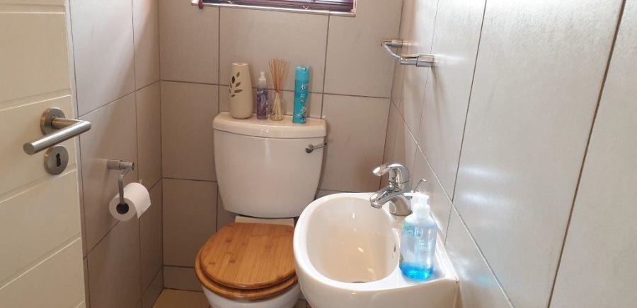 To Let 2 Bedroom Property for Rent in Jackal Creek Golf Estate Gauteng