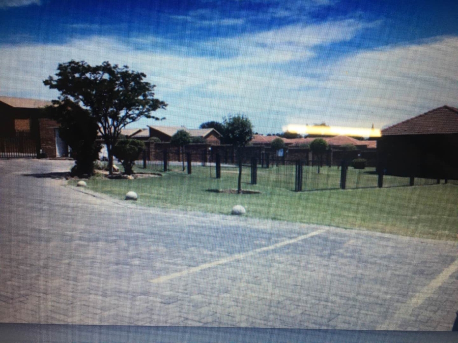 2 Bedroom Property for Sale in Noordwyk Gauteng