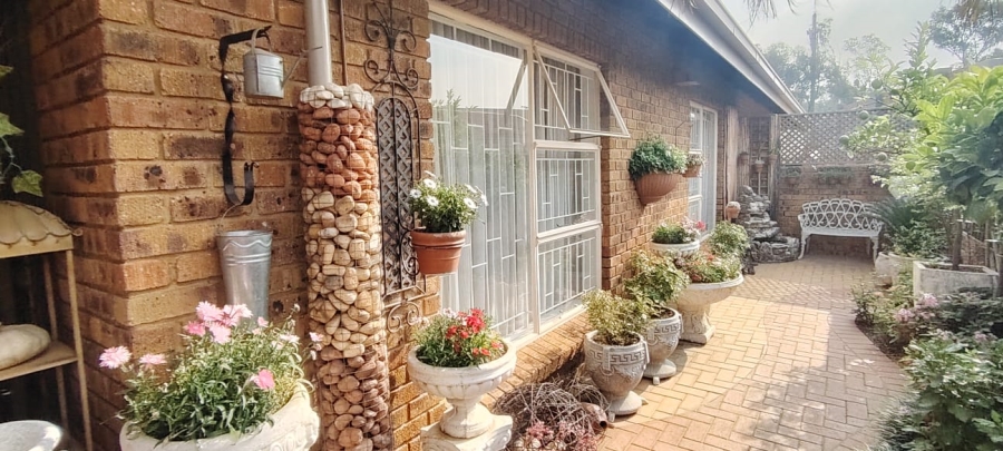 2 Bedroom Property for Sale in New Redruth Gauteng