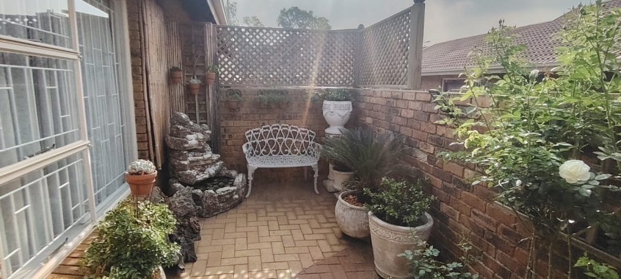 2 Bedroom Property for Sale in New Redruth Gauteng