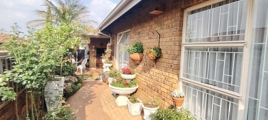 2 Bedroom Property for Sale in New Redruth Gauteng