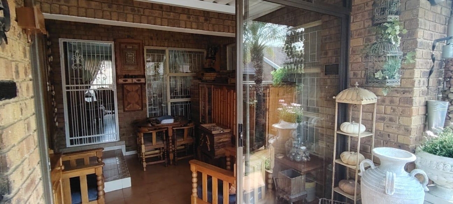 2 Bedroom Property for Sale in New Redruth Gauteng