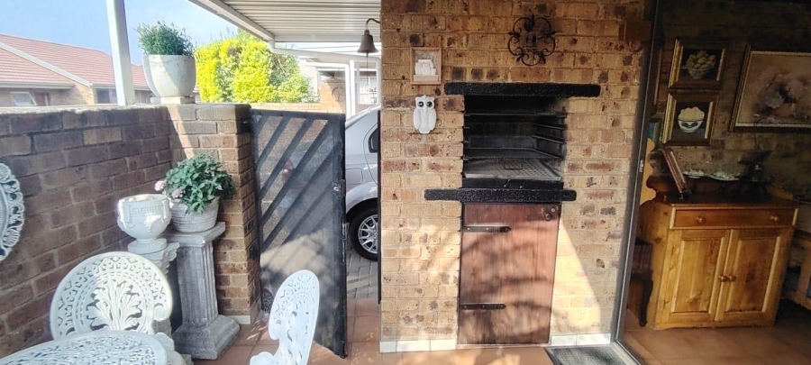 2 Bedroom Property for Sale in New Redruth Gauteng