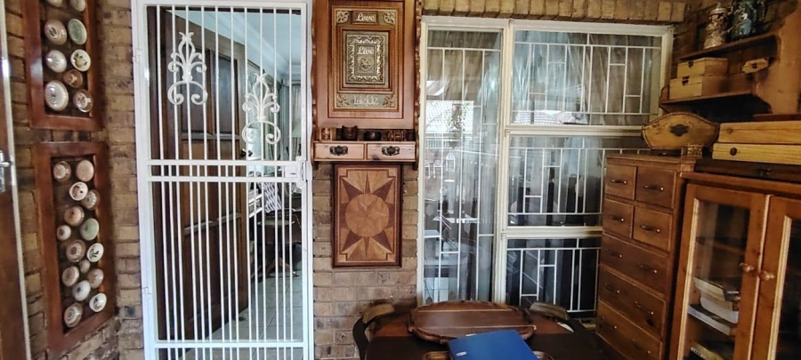 2 Bedroom Property for Sale in New Redruth Gauteng
