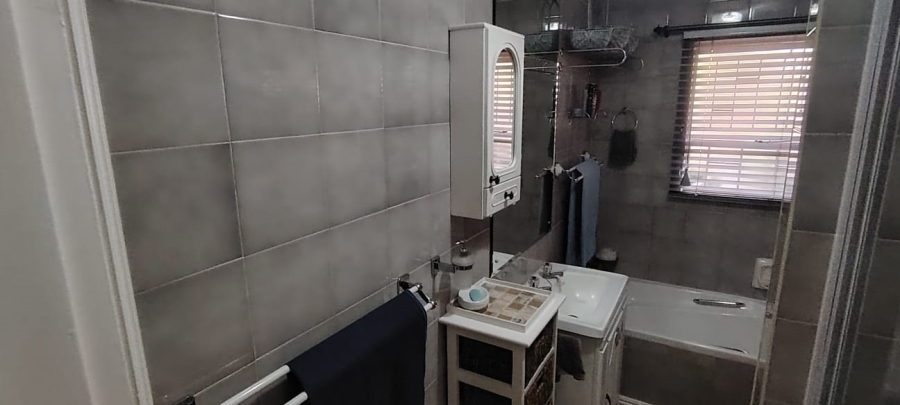 2 Bedroom Property for Sale in New Redruth Gauteng
