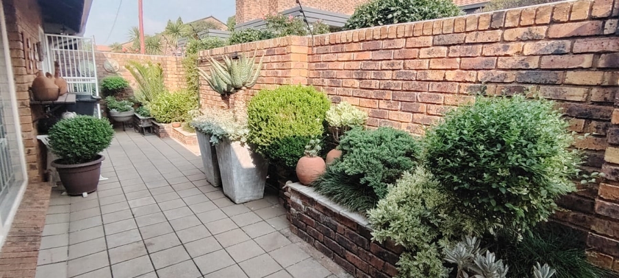 2 Bedroom Property for Sale in New Redruth Gauteng