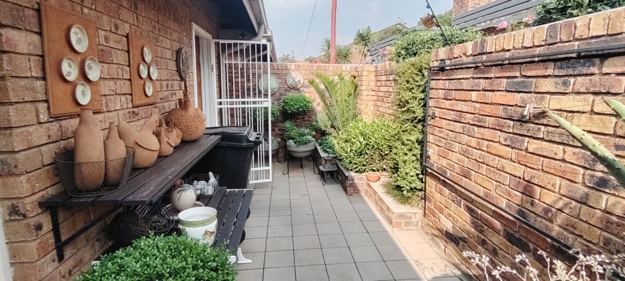 2 Bedroom Property for Sale in New Redruth Gauteng