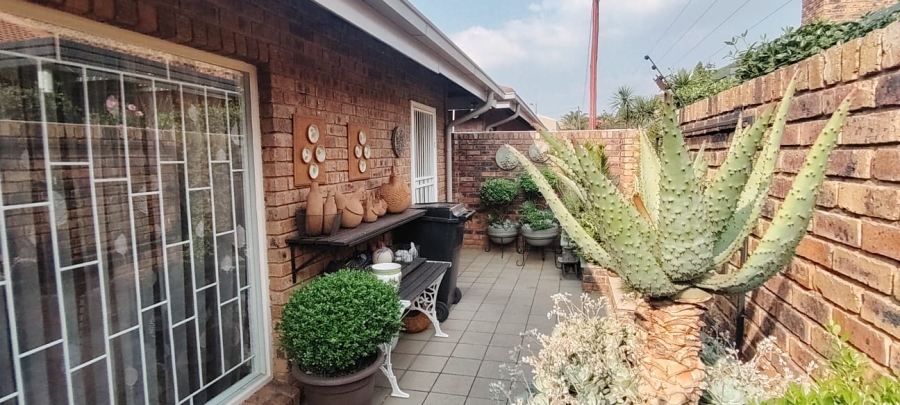 2 Bedroom Property for Sale in New Redruth Gauteng