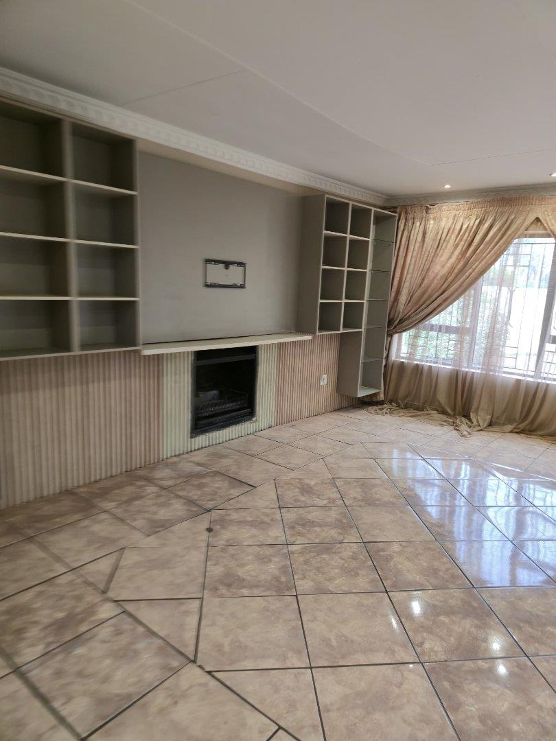 4 Bedroom Property for Sale in The Orchards Gauteng