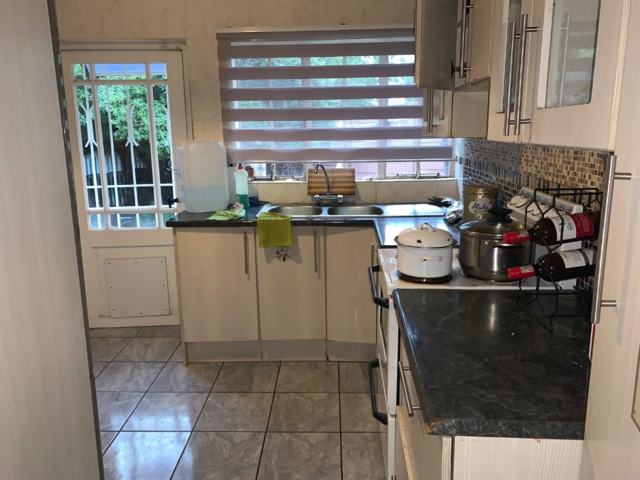 2 Bedroom Property for Sale in Towerby Gauteng