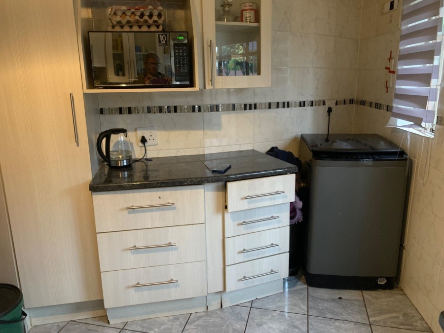 2 Bedroom Property for Sale in Towerby Gauteng