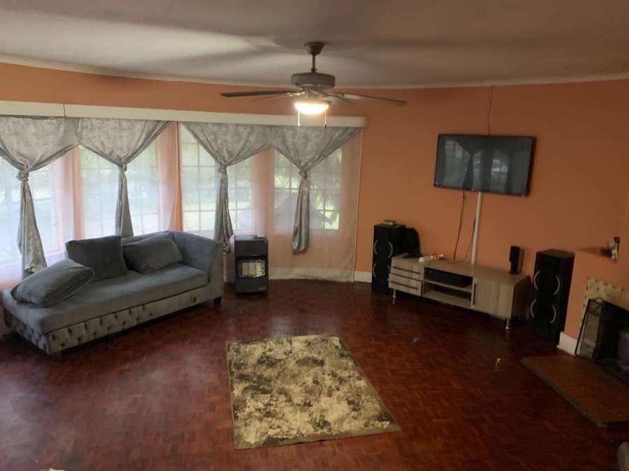 2 Bedroom Property for Sale in Towerby Gauteng