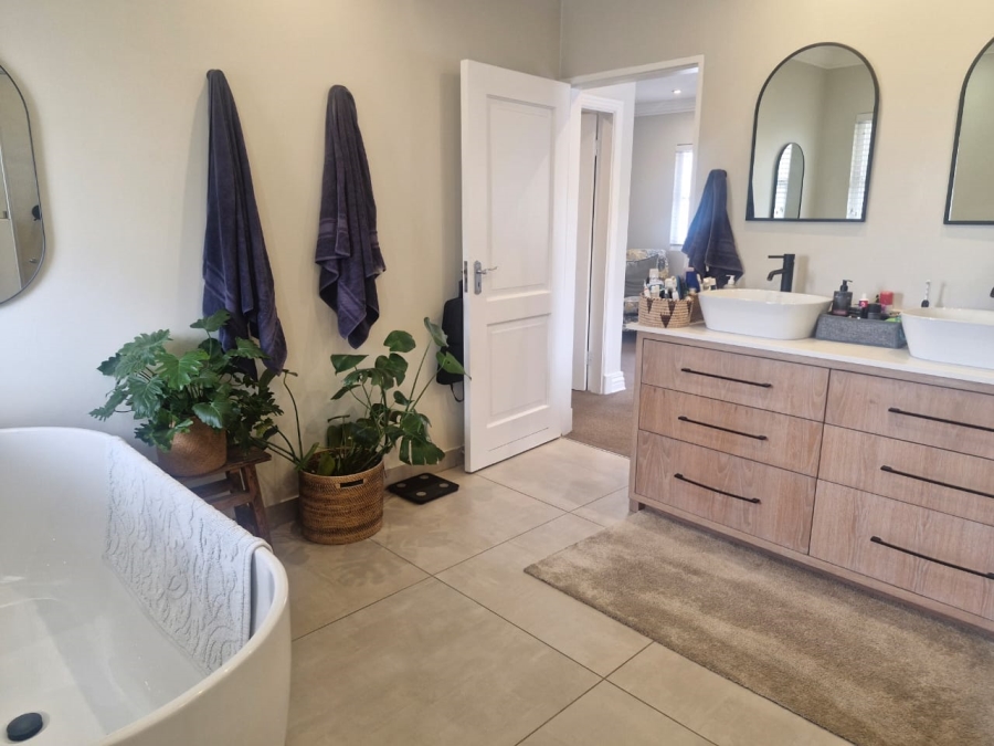 4 Bedroom Property for Sale in Woodmead Gauteng