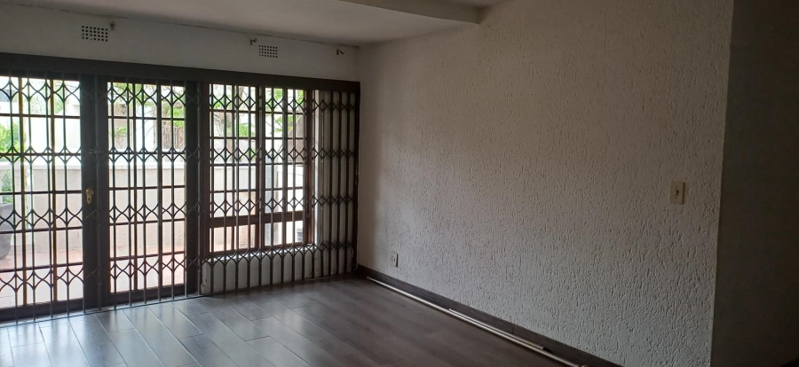 To Let 3 Bedroom Property for Rent in Sandown Gauteng