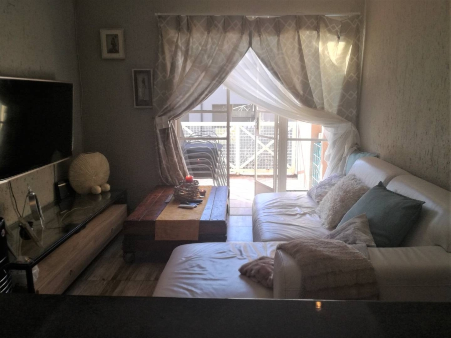 To Let 2 Bedroom Property for Rent in Suideroord Gauteng
