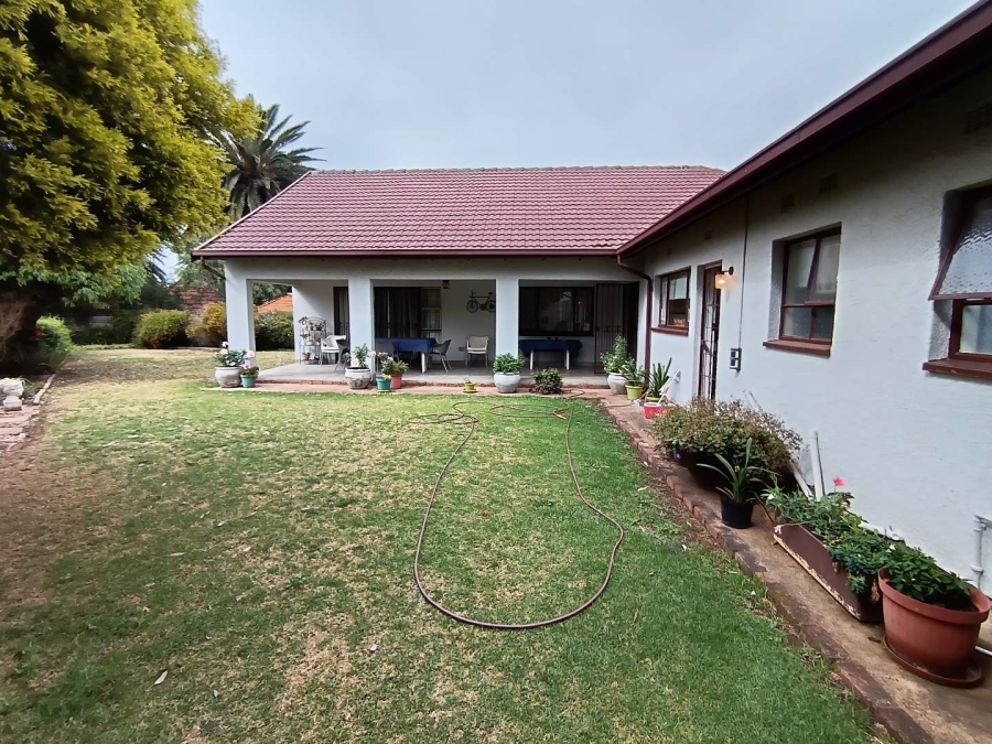 5 Bedroom Property for Sale in Brackendowns Gauteng