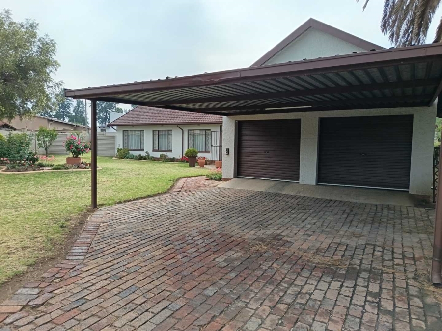5 Bedroom Property for Sale in Brackendowns Gauteng