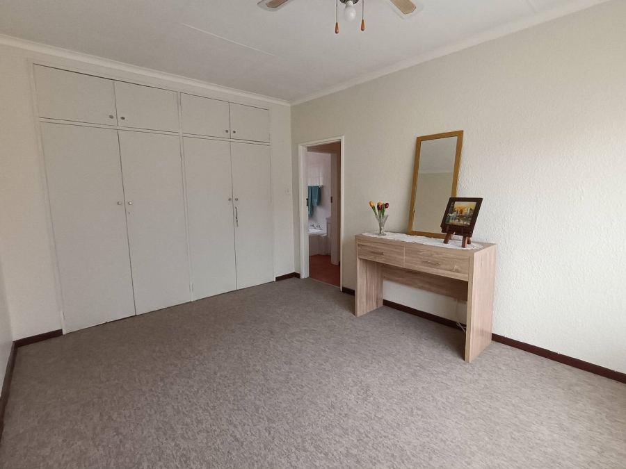 5 Bedroom Property for Sale in Brackendowns Gauteng