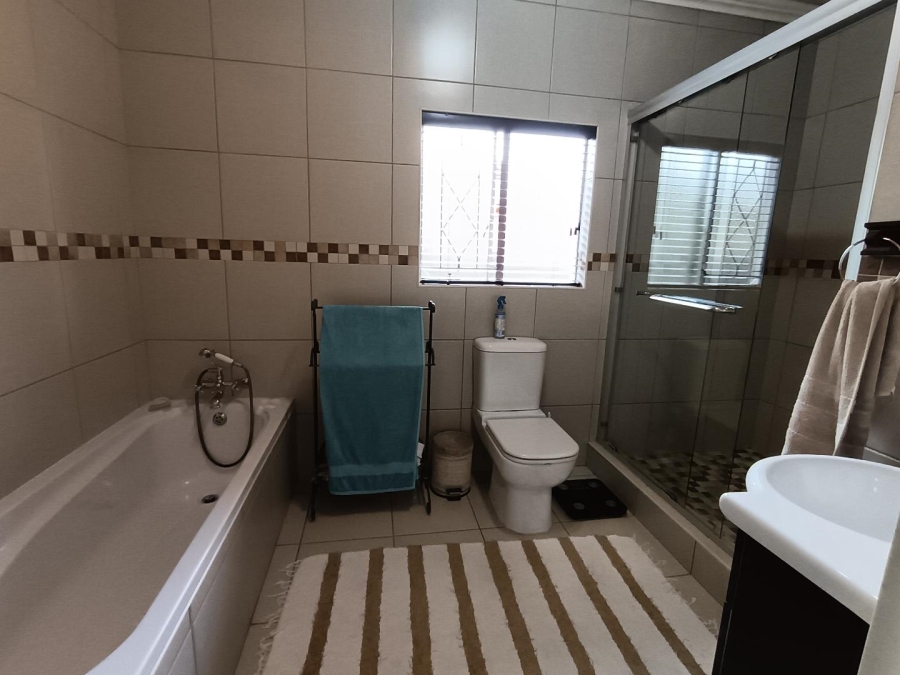5 Bedroom Property for Sale in Brackendowns Gauteng