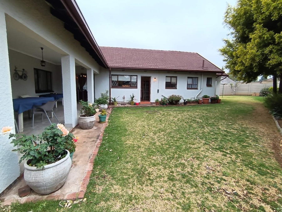 5 Bedroom Property for Sale in Brackendowns Gauteng