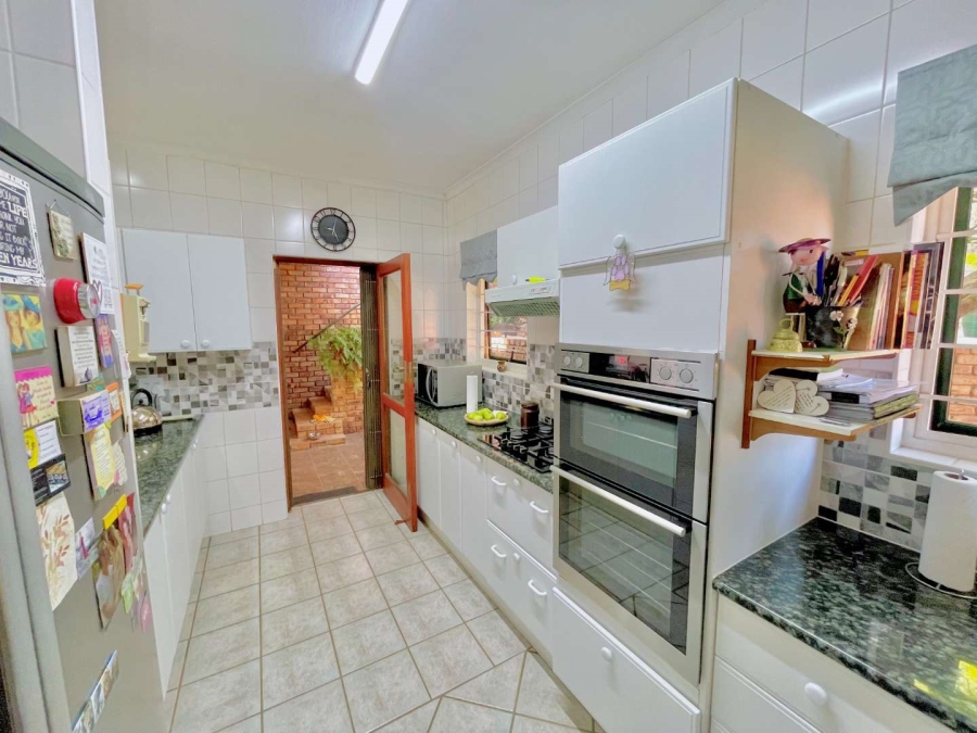 3 Bedroom Property for Sale in Faerie Glen Gauteng