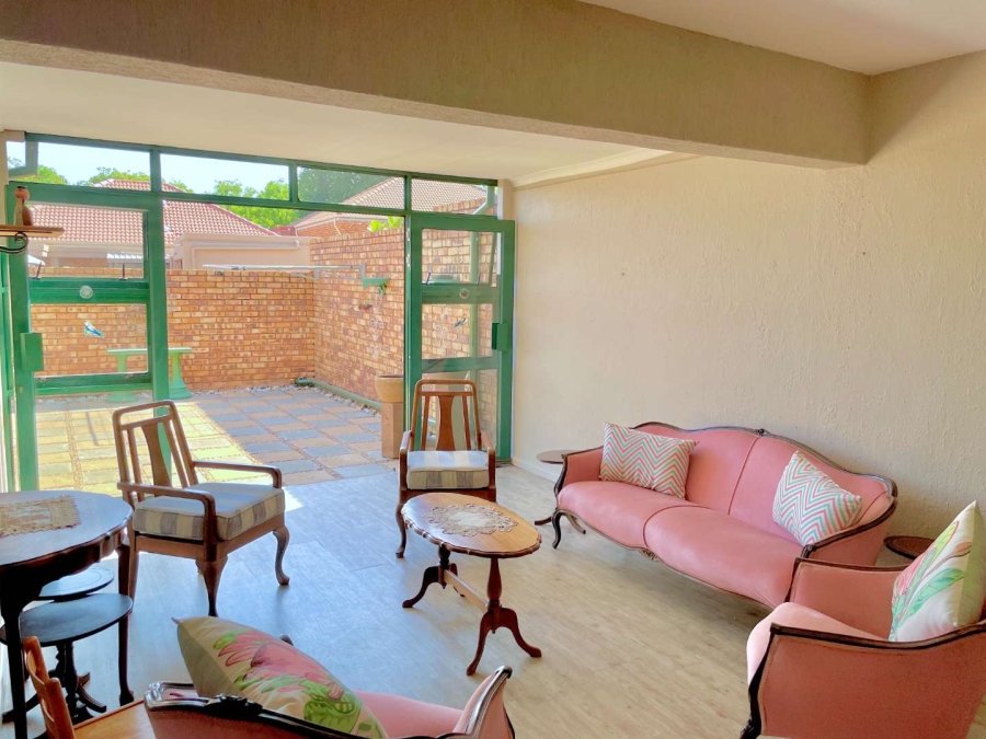 3 Bedroom Property for Sale in Faerie Glen Gauteng