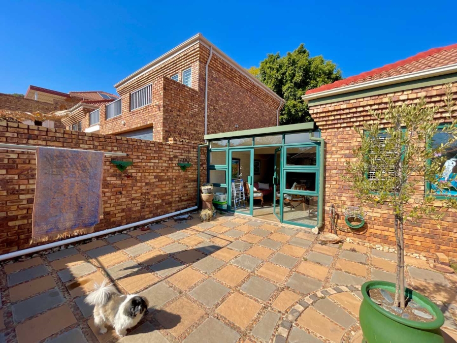 3 Bedroom Property for Sale in Faerie Glen Gauteng