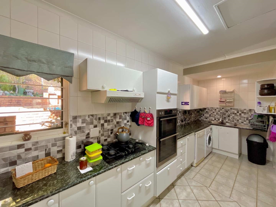 3 Bedroom Property for Sale in Faerie Glen Gauteng