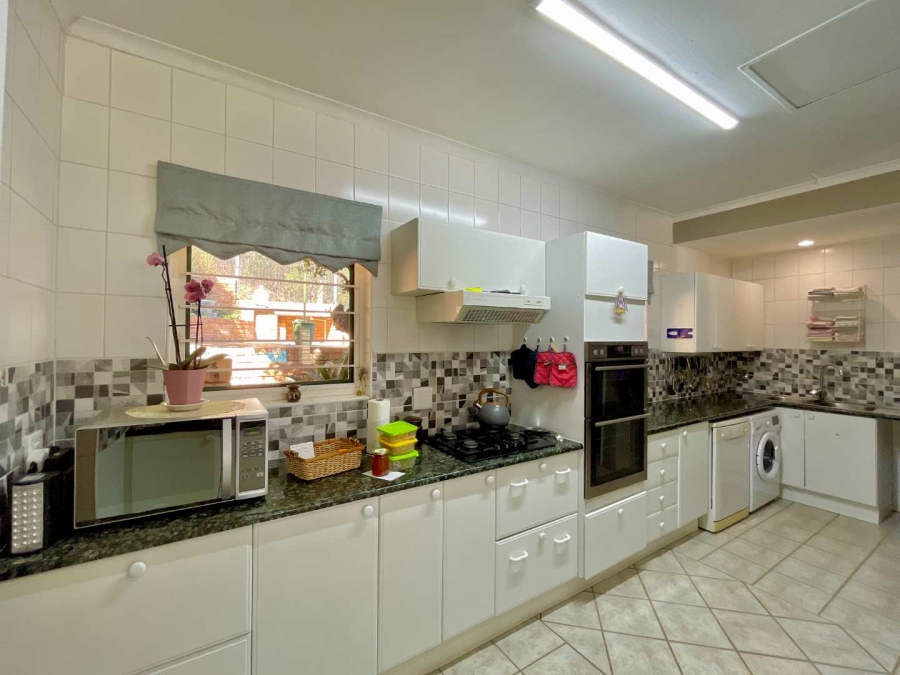 3 Bedroom Property for Sale in Faerie Glen Gauteng