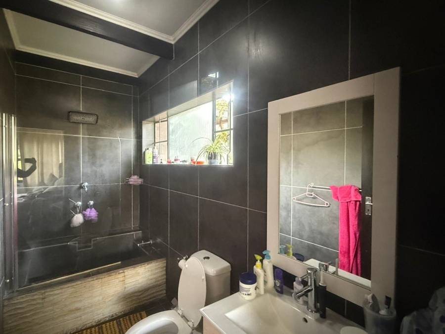 5 Bedroom Property for Sale in Valeriedene Gauteng