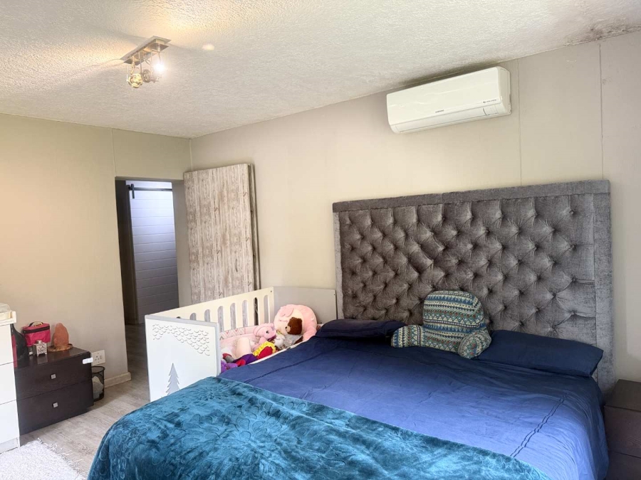 5 Bedroom Property for Sale in Valeriedene Gauteng