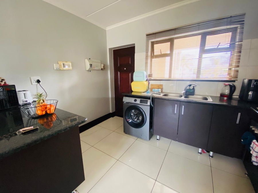 To Let 1 Bedroom Property for Rent in Noordwyk Gauteng