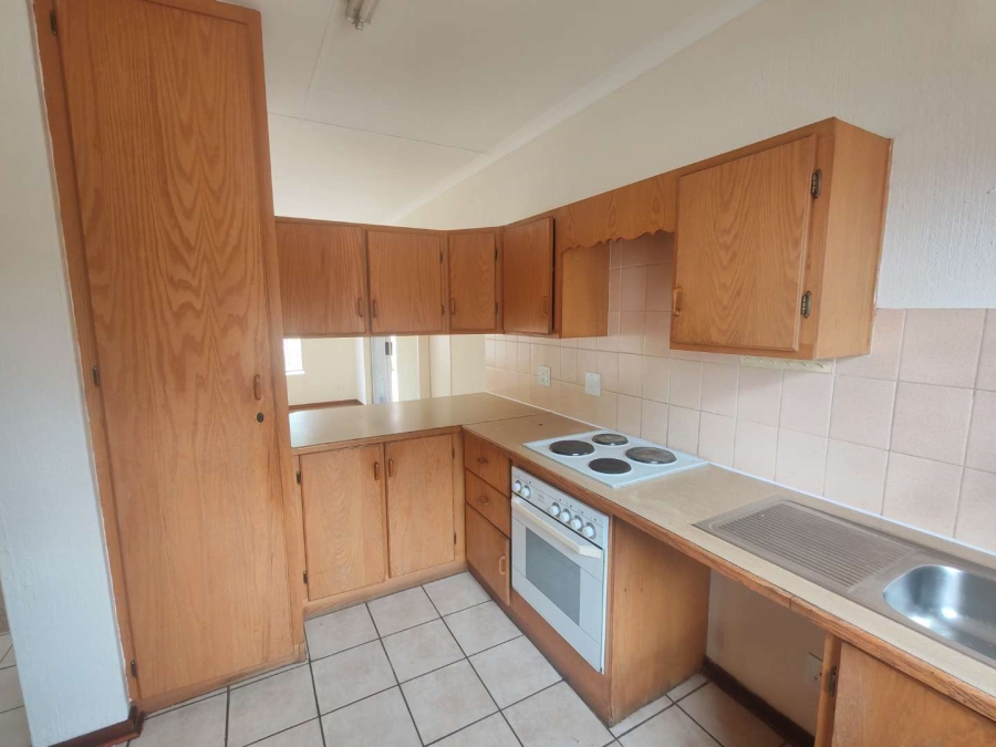 To Let 2 Bedroom Property for Rent in Die Hoewes Gauteng