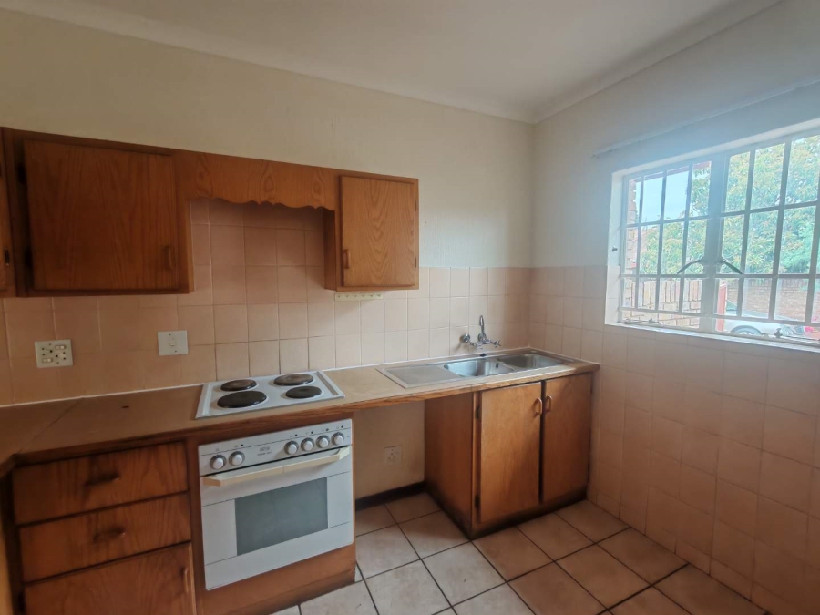 To Let 2 Bedroom Property for Rent in Die Hoewes Gauteng
